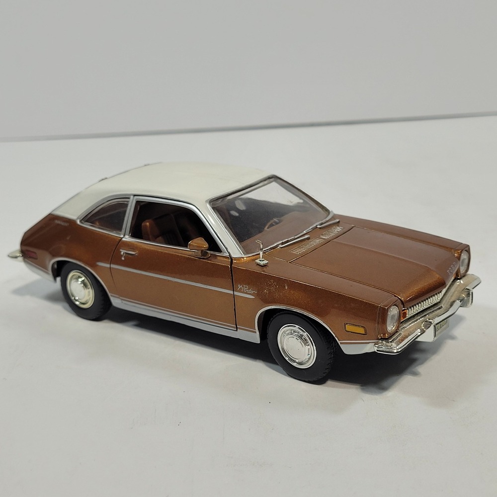 Motor Max 1974 Ford Pinto Runabout Diecast 1:24 Copper White 73328